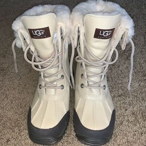 BRAND NEW Ugg Adirondack Fuzzy Cream Boots!